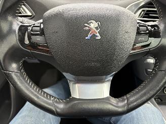 Peugeot 308 1.2 PureTech Allure picture 22