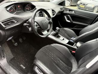 Peugeot 308 1.2 PureTech Allure picture 15