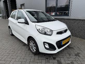 krockskadad bil auto Kia Picanto 1.0 CVVT ISG Plus Pack 2013/5