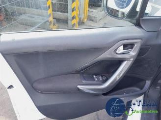 Peugeot 2008 2008 (CU), MPV, 2013 / 2019 1.2 12V e-THP PureTech 110 picture 19