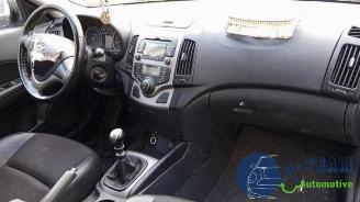 Hyundai I-30 i30 Crosswagon (WWH), Combi, 2007 / 2012 1.6 CVVT 16V picture 17