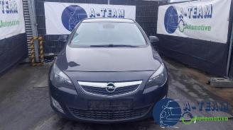 Opel Astra Astra J (PC6/PD6/PE6/PF6), Hatchback 5-drs, 2009 / 2015 1.7 CDTi 16V EcoFLEX 130 picture 2