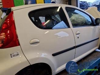 Peugeot 107 107, Hatchback, 2005 / 2014 1.0 12V picture 9