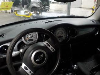 Mini Mini Mini One/Cooper (R50) Hatchback 1.6 16V Cooper (W10-B16A) [85kW]  (06-=
2001/09-2006) picture 5