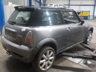 Mini Mini Mini Cooper S (R53) Hatchback 1.6 16V (W11-B16A) [120kW]  (03-2002/09-=
2006) picture 3