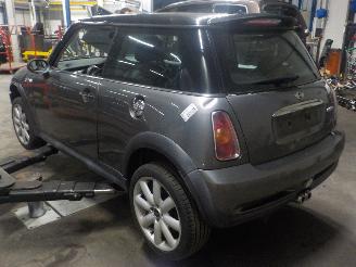 Mini Mini Mini Cooper S (R53) Hatchback 1.6 16V (W11-B16A) [120kW]  (03-2002/09-=
2006) picture 4