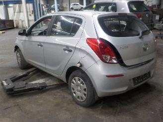 Hyundai I-20 i20 Hatchback 1.2i 16V (G4LA) [63kW]  (03-2012/12-2015) picture 4