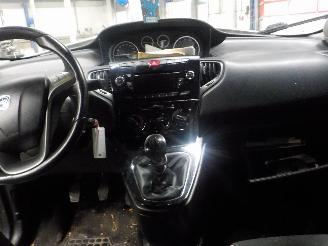 Lancia Ypsilon Ypsilon (312) Hatchback 0.9 TwinAir 80 (312.A.5000) [59kW]  (12-2013/.=
=2E.) picture 5