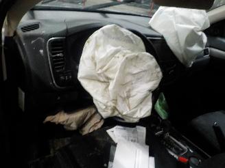 Mitsubishi Outlander Outlander (GF/GG) SUV 2.0 16V 4x2 (4J11) [110kW]  (08-2012/...) picture 5