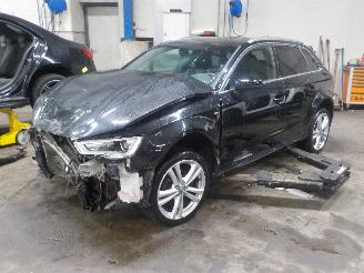 krockskadad bil bedrijf Audi A3 A3 Sportback (8VA/8VF) Hatchback 5-drs 1.4 16V g-tron (CPWA(Euro 6)) [=
81kW]  (11-2013/10-2020) 2014/12
