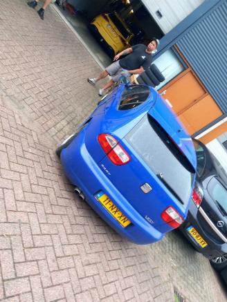 Seat Leon Leon (1M1) Hatchback 5-drs 2.8 V6 24V Cupra 4 (BDE) [150kW]  (02-2001/=
06-2006) picture 4