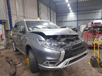 Mitsubishi Outlander Outlander (GF/GG) SUV 2.4 16V PHEV 4x4 (4B12) [153kW]  (09-2018/12-202=
2) picture 2