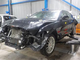 demontáž osobní automobily Jaguar XE XE Sedan 2.0 D E-Performance 16V (204DTD(AJ20D4)) [120kW]  (03-2015/..=
=2E) 2018