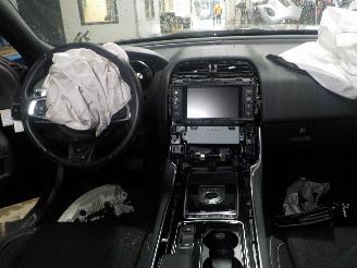 Jaguar XE XE Sedan 2.0 D E-Performance 16V (204DTD(AJ20D4)) [120kW]  (03-2015/..=
=2E) picture 5