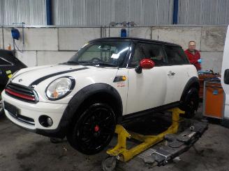 Vrakbiler auto Mini Mini Mini (R56) Hatchback 1.6 16V Cooper (N12-B16A) [88kW]  (10-2006/02-201=
2) 2007/0