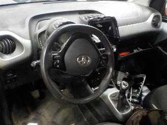 Toyota Aygo Aygo (B40) Hatchback 1.0 12V VVT-i (1KR-FE) [51kW]  (05-2014/06-2018) picture 5
