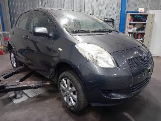 Toyota Yaris Yaris II (P9) Hatchback 1.3 16V VVT-i (2SZFE) [64kW]  (08-2005/11-2010=
) picture 2