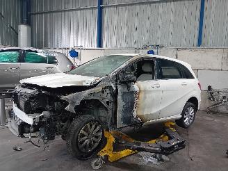 Vrakbiler auto Mercedes B-klasse B (W246) Hatchback 1.6 B-180 BlueEFFICIENCY Turbo 16V (M270.910) [90kW=
]  (11-2011/12-2018) 2014/0