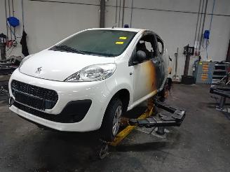 Coche siniestrado Peugeot 107 107 Hatchback 1.0 12V (384F(1KR)) [50kW]  (06-2005/05-2014) 2013