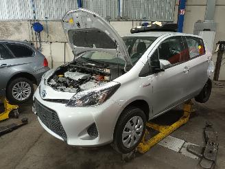 Vrakbiler auto Toyota Yaris Yaris III (P13) Hatchback 1.5 16V Hybrid (1NZ-FXE) [74kW]  (03-2012/09=
-2020) 2014/1