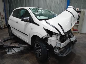 Peugeot 108 108 Hatchback 1.0 12V (1KRFE(CFB)) [51kW]  (05-2014/...) picture 2