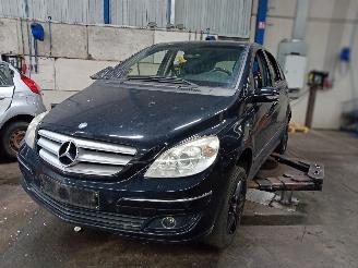 Vrakbiler auto Mercedes B-klasse B (W245) Hatchback 1.7 B-170 16V (M266.940) [85kW]  (03-2005/11-2011) 2006/0