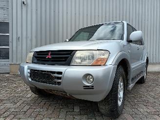 krockskadad bil auto Mitsubishi Pajero Pajero Hardtop (V6/7) Terreinwagen 3.2 DI-D 16V (4M41) [118kW]  (04-20=
00/12-2006) 2004/4