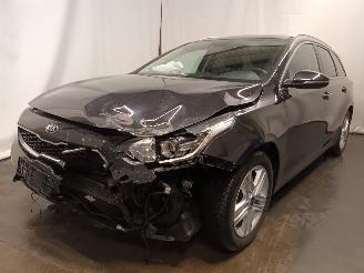 krockskadad bil bedrijf Kia Cee d Ceed Sportswagon (CDF) Combi 5-drs 1.0i T-GDi 12V (G3LC) [88kW]  (05-2=
018/...) 2019/4