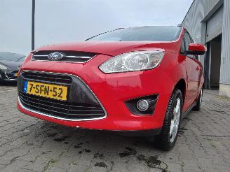 krockskadad bil auto Ford Grand C-Max Grand C-Max (DXA) MPV 1.0 Ti-VCT EcoBoost 12V 125 (M1DA(Euro 5)) [92kW=
]  (10-2012/06-2019) 2013/9