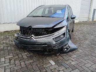 Schadeauto Citroën C4 C4 Grand Picasso (3A) MPV 1.2 12V PureTech 130 (EB2DTS(HNY)) [96kW]  (=
04-2014/03-2018) 2015/9