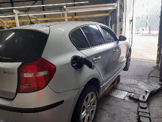 BMW 1-serie 1 serie (E87/87N) Hatchback 5-drs 116d 16V (N47-D20A) [85kW]  (03-2009=
/06-2011) picture 3