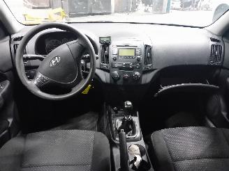 Hyundai I-30 i30 (FD) Hatchback 1.4 CVVT 16V (G4FA) [80kW]  (10-2007/11-2011) picture 5