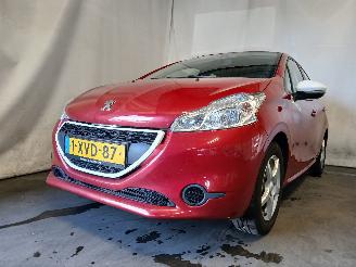 krockskadad bil auto Peugeot 208 208 I (CA/CC/CK/CL) Hatchback 1.0 Vti 12V PureTech (EB0(ZMZ)) [50kW]  =
(03-2012/12-2019) 2014/10