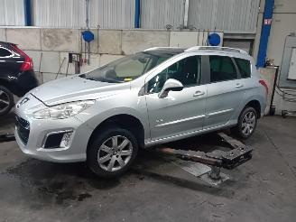 Salvage car Peugeot 308 308 SW (4E/H) Combi 5-drs 1.6 HDiF 16V (DV6C(9HD)) [84kW]  (03-2013/10=
-2014) 2013