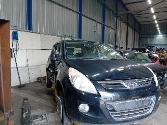 Hyundai I-20 i20 Hatchback 1.2i 16V (G4LA) [57kW]  (09-2008/12-2012) picture 2