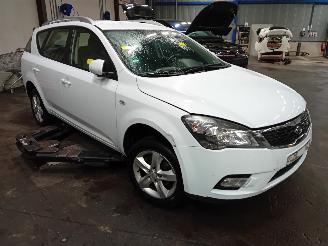 Kia Cee d Cee'd Sporty Wagon (EDF) Combi 1.4 16V (G4FA) [66kW]  (07-2009/12-2012=
) picture 2