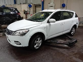 Coche siniestrado Kia Cee d Cee'd Sporty Wagon (EDF) Combi 1.4 16V (G4FA) [66kW]  (07-2009/12-2012=
) 2011