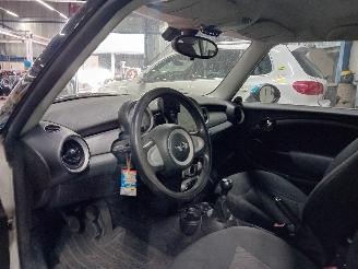 Mini Mini Clubman (R55) Combi 1.6 16V Cooper (N12-B16A) [88kW]  (10-2007/12-2013=
) picture 5