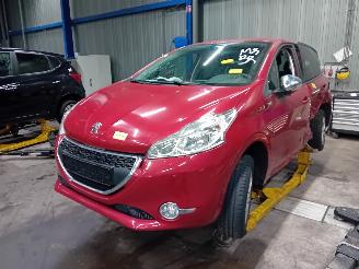 Auto da rottamare Peugeot 208 208 I (CA/CC/CK/CL) Hatchback 1.2 Vti 12V PureTech 82 (EB2F(HMZ)) [60k=
W]  (03-2012/12-2019) 2014