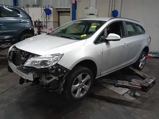 rozbiórka samochody osobowe Opel Astra Astra J Sports Tourer (PD8/PE8/PF8) Combi 1.4 Turbo 16V (A14NET(Euro 5=
)) [88kW]  (10-2010/04-2016) 2011