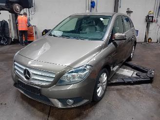 Uttjänta bilar auto Mercedes B-klasse B (W246) Hatchback 1.6 B-180 BlueEFFICIENCY Turbo 16V (M270.910) [90kW=
]  (11-2011/12-2018) 2012/0