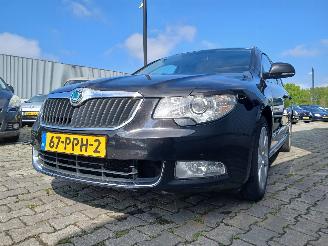 Voiture accidenté Skoda Superb Superb Combi (3TAC/TAF) Combi 1.8 TSI 16V (CDAA) [118kW]  (10-2009/05-=
2015) 2011/3