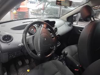 Renault Twingo Twingo II (CN) Hatchback 3-drs 1.2 16V (D4F-764(D4F-E7)) [55kW]  (03-2=
007/09-2014) picture 5