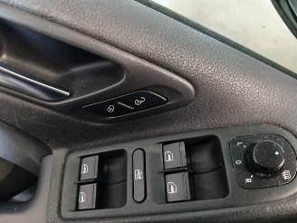 Volkswagen Golf Golf VI (5K1) Hatchback 1.6 TDI 16V (CAYC(Euro 5)) [77kW]  (02-2009/11=
-2012) picture 15