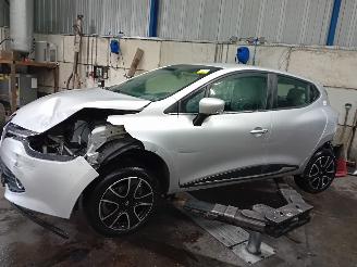 Renault Clio Clio IV (5R) Hatchback 5-drs 0.9 Energy TCE 90 12V (H4B-408(H4B-B4)) [=
66kW]  (11-2012/08-2021) picture 1