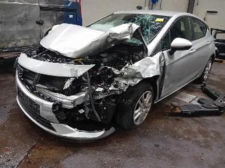 Vrakbiler auto Opel Astra Astra K Hatchback 5-drs 1.2 Turbo 12V (F12SHL) [81kW]  (08-2019/12-202=
2) 2019/10