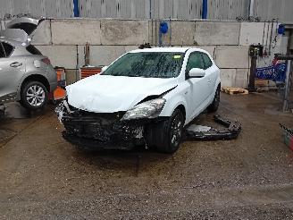 Vrakbiler auto Kia Cee d Pro cee'd (EDB3) Hatchback 3-drs 1.4 CVVT 16V (G4FA) [66kW]  (06-2010/=
09-2012) 2011/5
