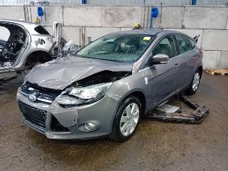 krockskadad bil auto Ford Focus Focus 3 Hatchback 1.6 Ti-VCT 16V 105 (IQDB(Euro 5)) [77kW]  (07-2010/0=
5-2018) 2011/6