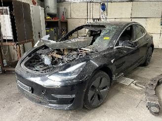 Coche siniestrado Tesla Model 3 Model 3 Sedan Long Range AWD 75 kWh (3D5) [258kW]  (06-2018/...) 2019/3