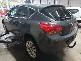 Opel Astra Astra J (PC6/PD6/PE6/PF6) Hatchback 5-drs 1.6 16V (A16XER(Euro 5)) [85=
kW]  (12-2009/10-2015) picture 4